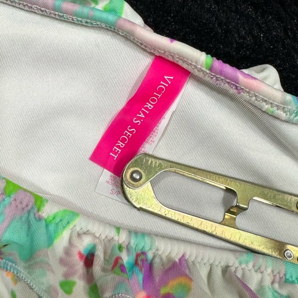 2 Pairs of Victorias Secret Swimming sets - Picture 8 of 10